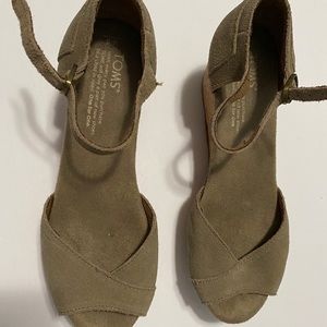 Women’s Toms tan wedges size 6
